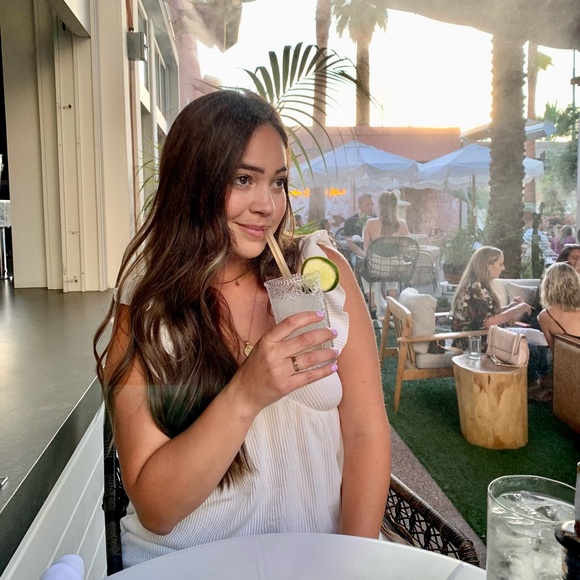 ✨ meet your posher, Jacquelin ✨ - Picture 1 of 3